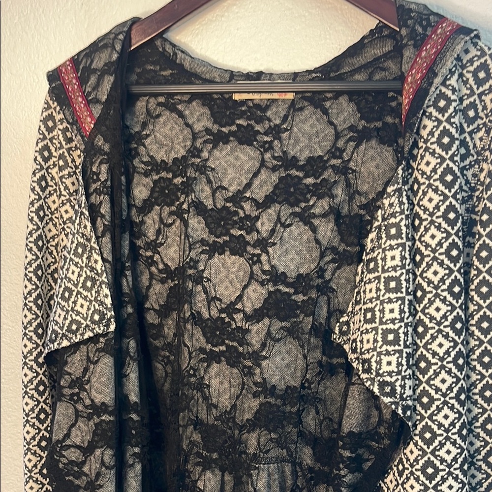Scrapbook Black and White Patterned Camisole - Picture 9 of 9
